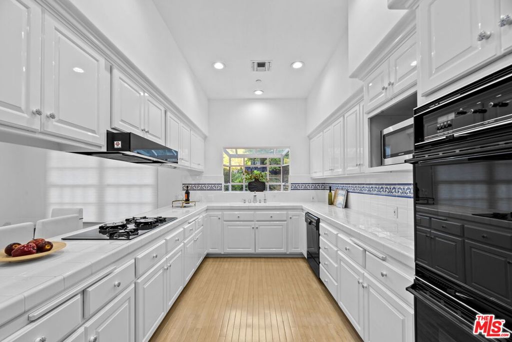 3236 Longridge TerraceSherman Oaks img 1