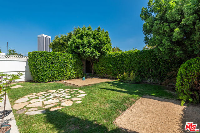 924 S Orange Grove Avenue, Los Angeles CA: https://media.crmls.org/mediaz/81ebb4ec-0ab9-4620-9e7c-f50010097506.jpg
