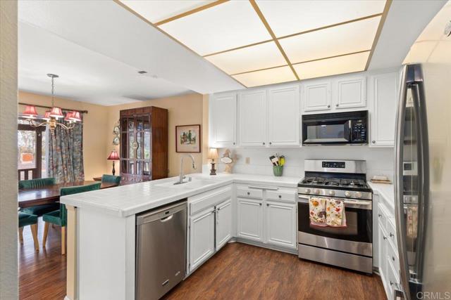 1209 La Verde Lane, San Marcos CA: https://media.crmls.org/mediaz/81ec14ae-4286-41b4-b0b9-9b929bbfbd1b.jpg