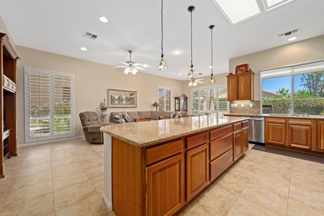 Image 12 of 28 For 78638 Sunrise Canyon Avenue