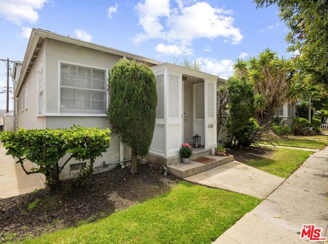 10366 Ashton Avenue, Los Angeles CA: https://media.crmls.org/mediaz/81ec25d4-d37f-4bdd-b1ac-7b3f0013dc78.jpg