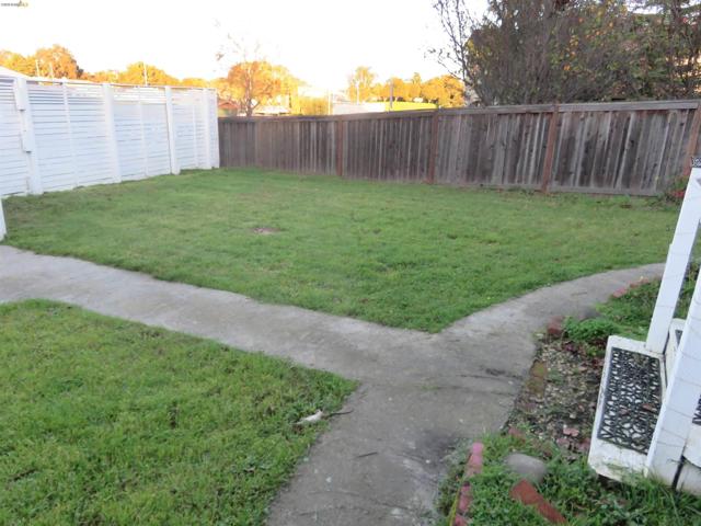 1731 San Pablo Ave, Pinole CA: https://media.crmls.org/mediaz/81ec3e46-dfb7-4932-bd85-506b731a8f0a.jpg