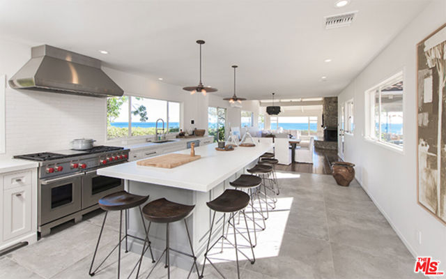 28028 SEA LANE Drive, Malibu CA: https://media.crmls.org/mediaz/81ec4056-6463-4d1f-b1e0-f840bf8ee4d9.jpg