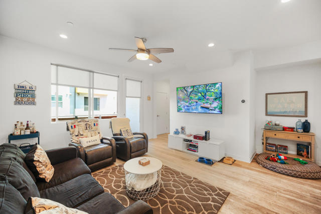 758 Seaside Street, Chula Vista CA: https://media.crmls.org/mediaz/81ec6663-5885-47f1-8642-39343ca42c87.jpg