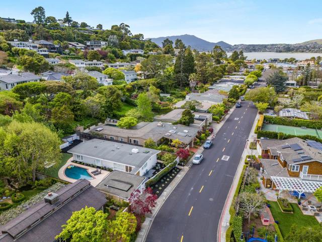329 San Rafael Avenue, Belvedere CA: https://media.crmls.org/mediaz/81ecda8f-5cd8-44ce-b196-5c66ce197fa3.jpg