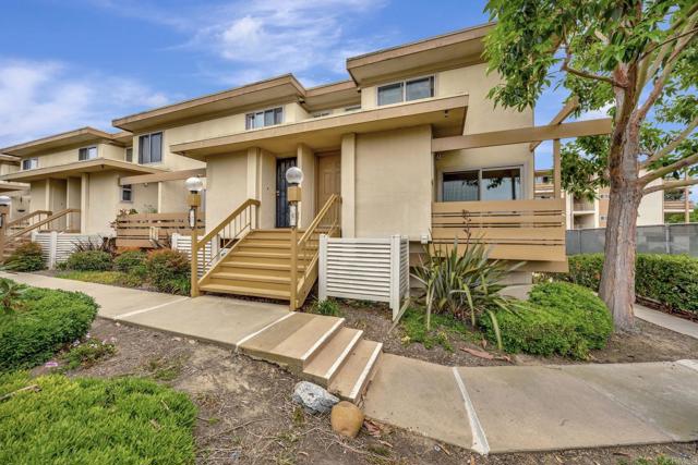 Detail Gallery Image 3 of 29 For 2666 Worden #8,  San Diego,  CA 92110 - 2 Beds | 1/1 Baths