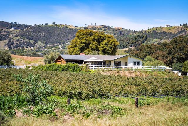 14224 Old Cole Grade Road, Pauma Valley CA: https://media.crmls.org/mediaz/81ed7854-9704-4a0f-ae27-c3898dffffbd.jpg