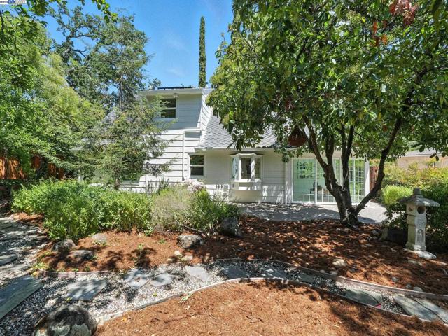 160 Moraga Way, Orinda CA: https://media.crmls.org/mediaz/81ee1ae1-ddfb-4ed3-be8d-25b4b8c2388b.jpg