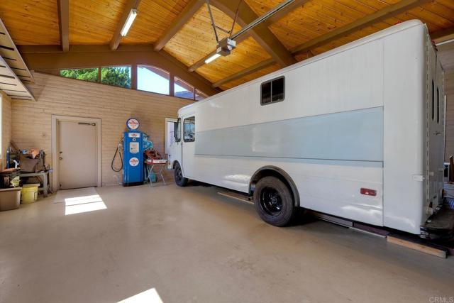 Detail Gallery Image 13 of 75 For 2335 Mirador, Vista,  CA 92084 - 5 Beds | 2/1 Baths