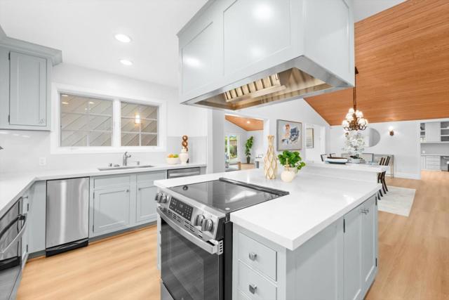 609 Santa Catalina Lane, Foster City CA: https://media.crmls.org/mediaz/81ee3809-8ca3-431c-9216-69159bfba7f0.jpg
