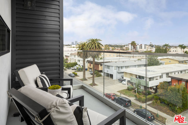 3667 Keystone Avenue, Los Angeles CA: https://media.crmls.org/mediaz/81ee5038-df42-481c-b3d5-c11f88a7d540.jpg