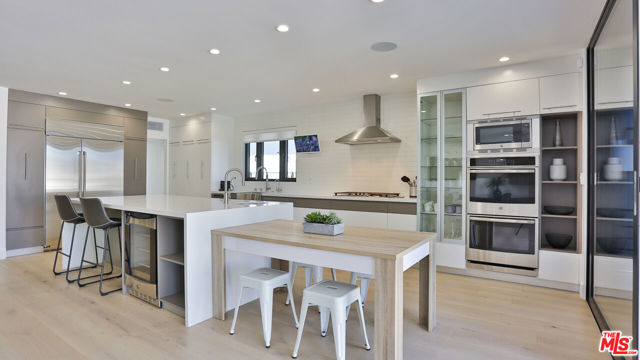 842 S Ogden Drive, Los Angeles CA: https://media.crmls.org/mediaz/81ee7a76-2347-491a-9f0f-b83f23a11f11.jpg