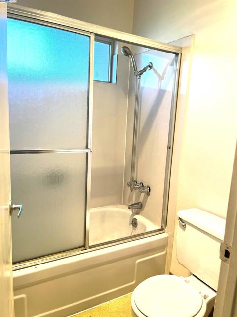 3751 Harrison St, Oakland CA: https://media.crmls.org/mediaz/81ee7b18-597e-4430-a6a0-24196ab0c4e9.jpg