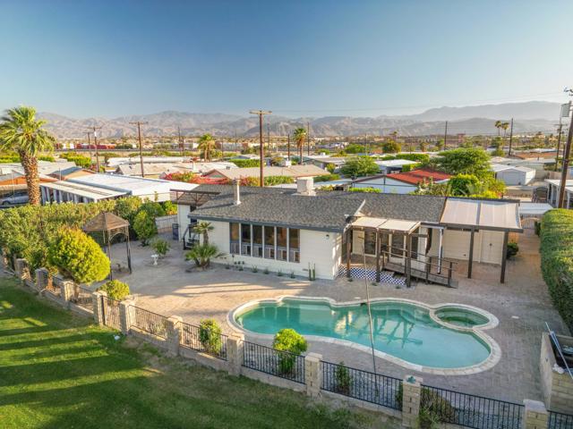 33440 Carlsbad Circle, Thousand Palms CA: https://media.crmls.org/mediaz/81eebf7d-06cb-40b5-a7f6-36b34f00745b.jpg