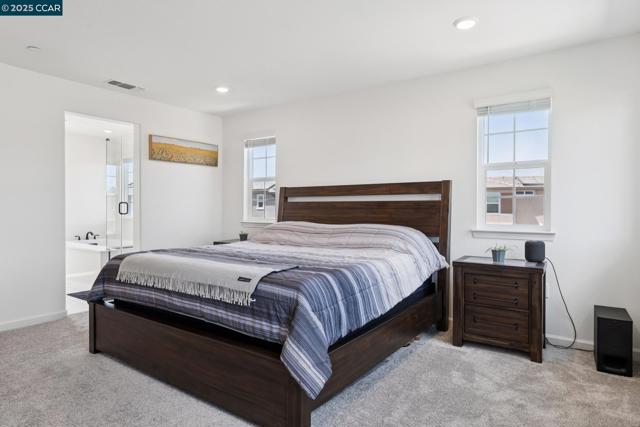 5013 Shefford Ct, Vacaville CA: https://media.crmls.org/mediaz/81eec33d-bb8f-4382-8958-9a2d60488122.jpg
