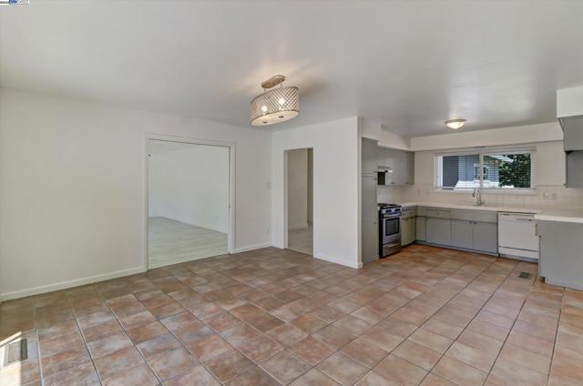 3524 Longview Rd, Antioch CA: https://media.crmls.org/mediaz/81eeff02-22b5-4137-9489-fc162157550c.jpg