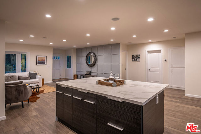 4370 Beck Avenue, Studio City CA: https://media.crmls.org/mediaz/81ef4032-f75d-49cf-8b45-eedd0d8503d4.jpg
