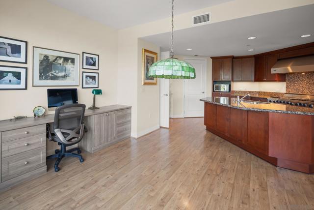 2500 6Th Ave, San Diego CA: https://media.crmls.org/mediaz/81ef8299-e8cf-4d8a-906a-59f1842d3178.jpg