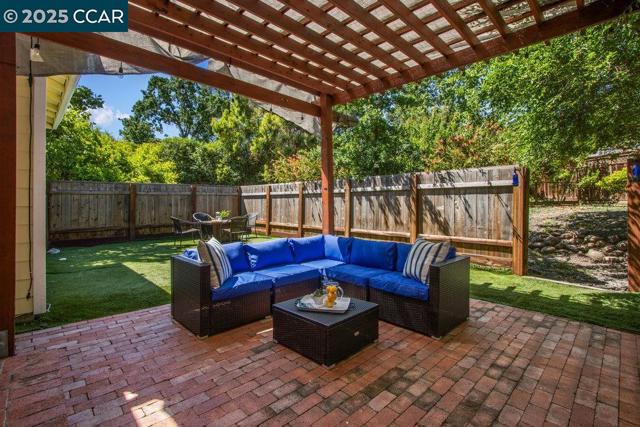 66 Del Hambre Cir, Walnut Creek CA: https://media.crmls.org/mediaz/81efc597-39d8-4353-89b6-7e0d56485c42.jpg