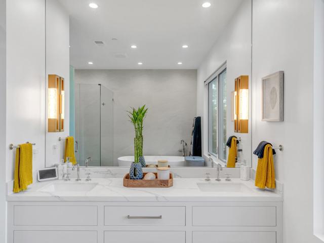 60 Glengarry Way, Hillsborough CA: https://media.crmls.org/mediaz/81efeb13-4f8f-40db-9782-84ac732ce0ad.jpg