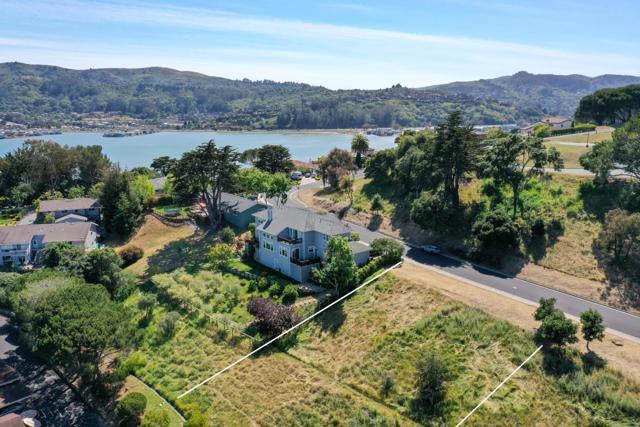 124 Mission Drive, Mill Valley CA: https://media.crmls.org/mediaz/81f0d8ac-8e52-4b2d-8141-853faa904bbd.jpg