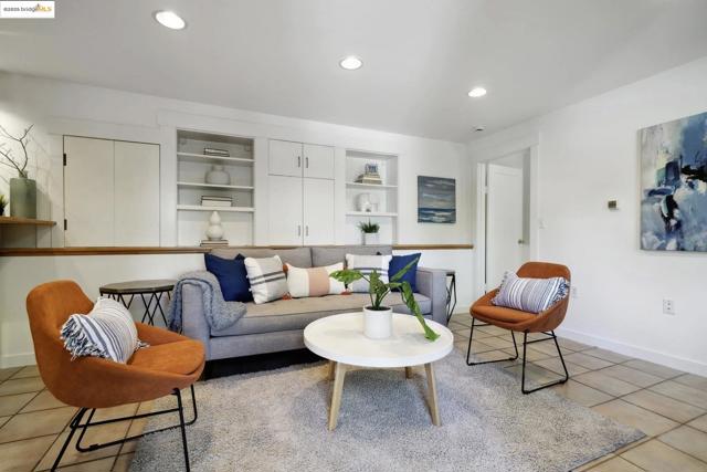 342 El Toyonal, Orinda CA: https://media.crmls.org/mediaz/81f16508-49e2-47c6-a09c-5f219062e690.jpg