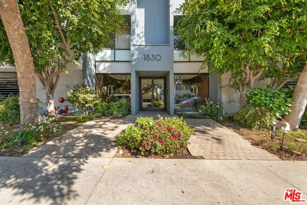 1830 Westholme Avenue #306
