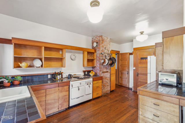591 N Oakland Avenue, Pasadena, California 91101, 4 Bedrooms Bedrooms, ,2 BathroomsBathrooms,Residential,For Sale,591 N Oakland Avenue,CRP1-22255