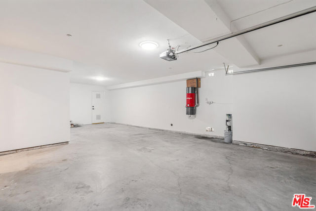 2370 Brookshire Lane, Los Angeles CA: https://media.crmls.org/mediaz/81f32ed2-5d0c-4f60-ab14-d5fe93a94de0.jpg