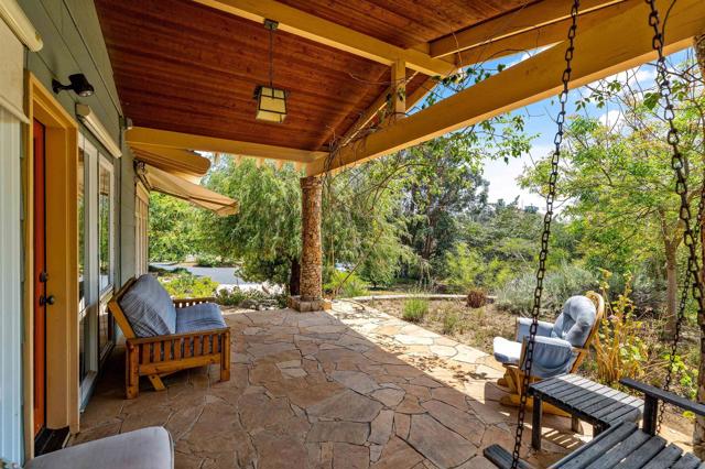 6132 Rainbow Heights Rd, Fallbrook CA: https://media.crmls.org/mediaz/81f37676-55f3-4fc7-9568-07f30f13f0e2.jpg