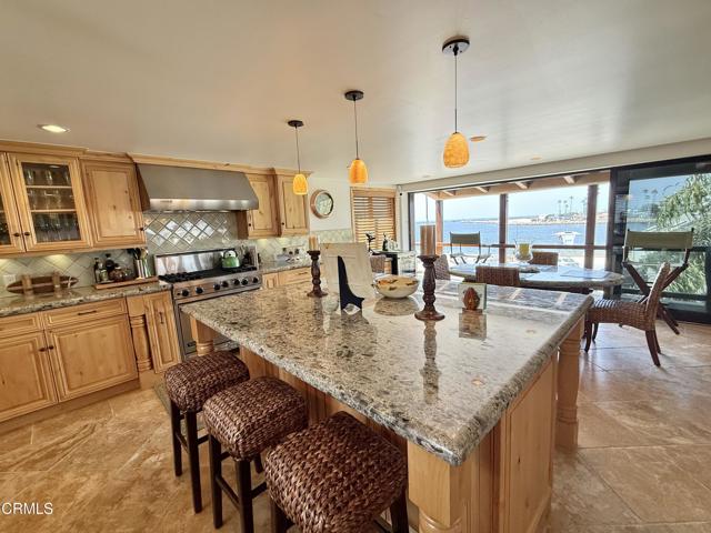 268 Sunset Drive, Oxnard CA: https://media.crmls.org/mediaz/81f3db1f-42ae-480a-9e18-3975e33b8772.jpg