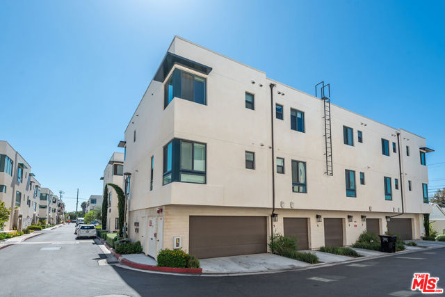 2931 Exposition Place, Los Angeles, California 90018, 3 Bedrooms Bedrooms, ,3 BathroomsBathrooms,Townhouse,For Sale,Exposition,24429551