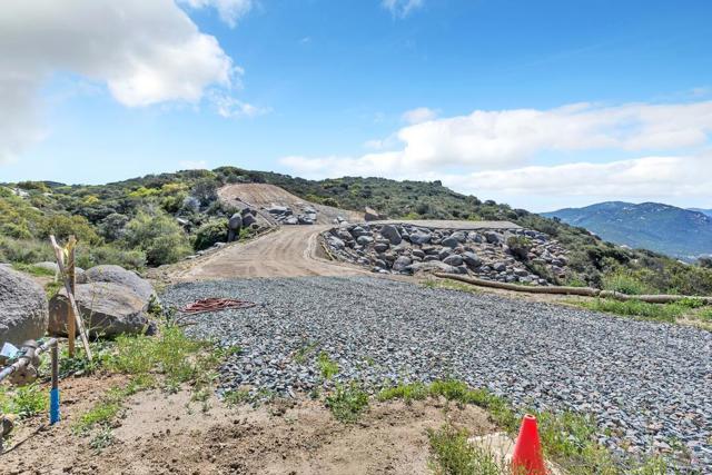 2169 Corte Dorado Espuela, Alpine CA: https://media.crmls.org/mediaz/81f4188f-74c9-48fb-9422-1d5958287625.jpg