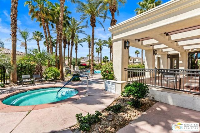 57410 Via Vista Vista, La Quinta CA: https://media.crmls.org/mediaz/81f4446a-e3c7-43db-a878-8ff404dd1ee7.jpg