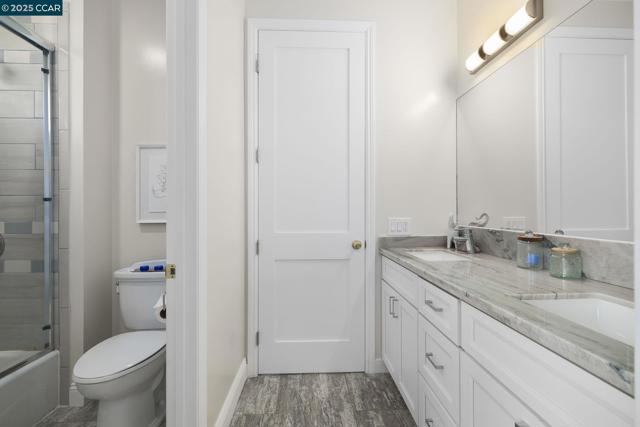 208 Valley View Pl, El Sobrante CA: https://media.crmls.org/mediaz/81f48dad-ffee-4609-b578-f70e15041aad.jpg