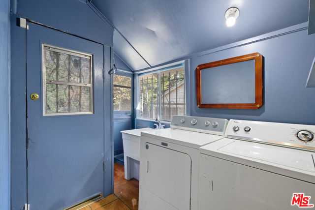 2114 W 28th Street, Los Angeles CA: https://media.crmls.org/mediaz/81f4afde-1e77-4d79-bf53-32f7a45804bb.jpg