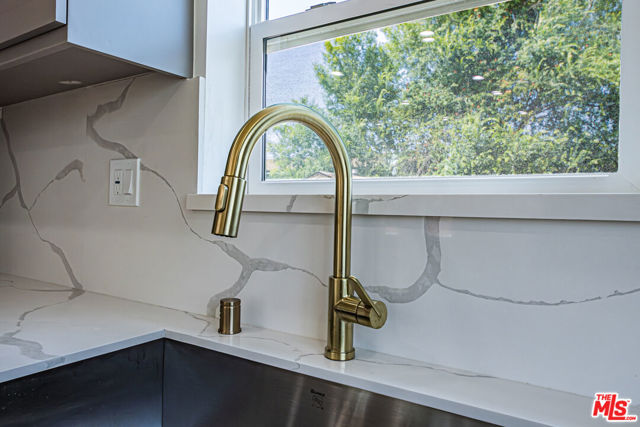 2055 S Garth Avenue, Los Angeles CA: https://media.crmls.org/mediaz/81f51004-5a3c-48b3-ab20-b92de4046d7e.jpg