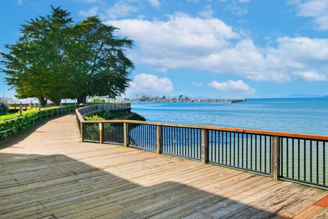 8 Commodore Drive, Emeryville CA: https://media.crmls.org/mediaz/81f51d9f-950e-4265-9a58-4150cf304642.jpg