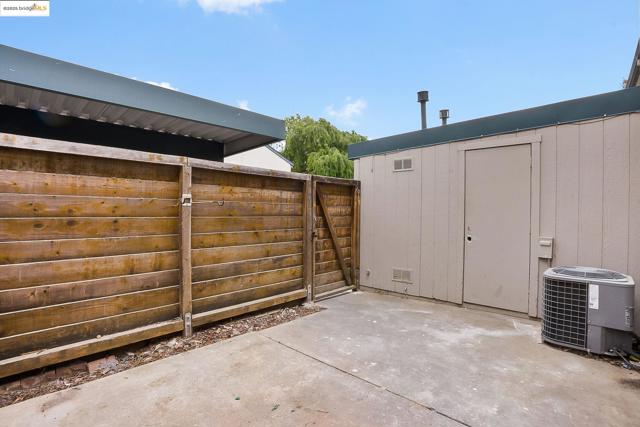 3300 Northwood Dr, Concord CA: https://media.crmls.org/mediaz/81f57215-a5d3-455b-b016-c193a8836906.jpg