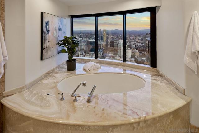 100 Harbor Dr, San Diego CA: https://media.crmls.org/mediaz/81f58749-ca20-4baa-8d9c-08a2879c39b6.jpg