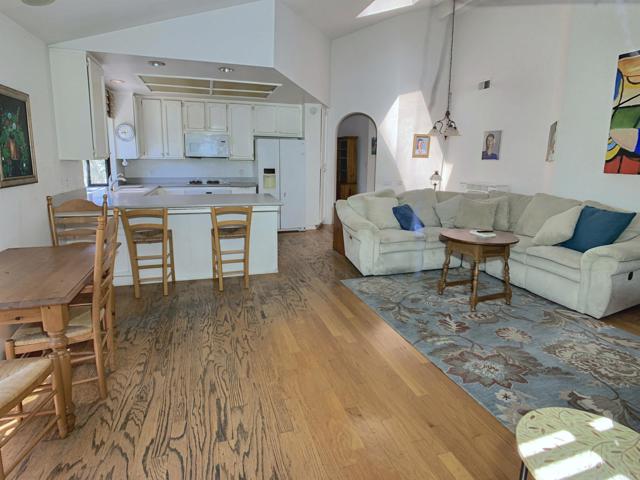 1103 Calle Christopher, Encinitas CA: https://media.crmls.org/mediaz/81f5bac8-28a8-4eb3-bf70-33895ea8bbc0.jpg