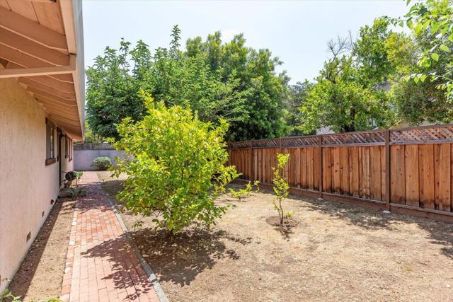 60 View Street, Los Altos CA: https://media.crmls.org/mediaz/81f68430-ea75-441b-b303-ec57b7cea991.jpg