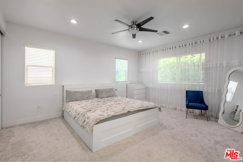 https://media.crmls.org/mediaz/81f6e704-e3dc-4a69-977a-c6a6f7e2e732.jpg?preset=X-Large