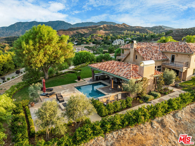 27023 Rolling Hills Avenue, Canyon Country CA: https://media.crmls.org/mediaz/81f7691a-cfda-4341-af39-3d26e4c7571b.jpg