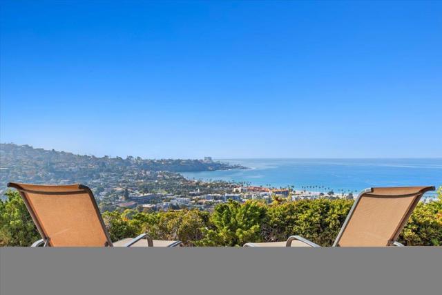 8294 Prestwick Dr, La Jolla CA: https://media.crmls.org/mediaz/81f7c4b4-0d64-4563-9ef1-d3f847cd8e5d.jpg