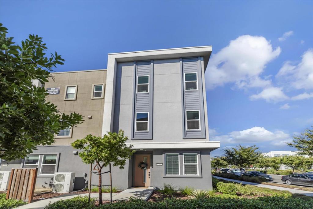 6568 Vision Court