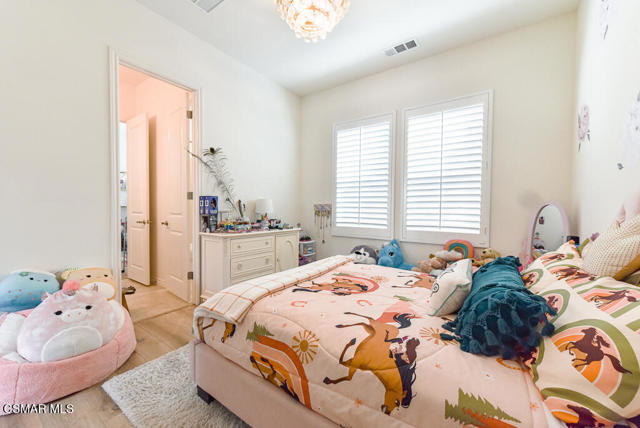 6981 Shadow Wood Drive, Moorpark CA: https://media.crmls.org/mediaz/81f8591f-8ef8-4419-9b32-425c49973dd8.jpg