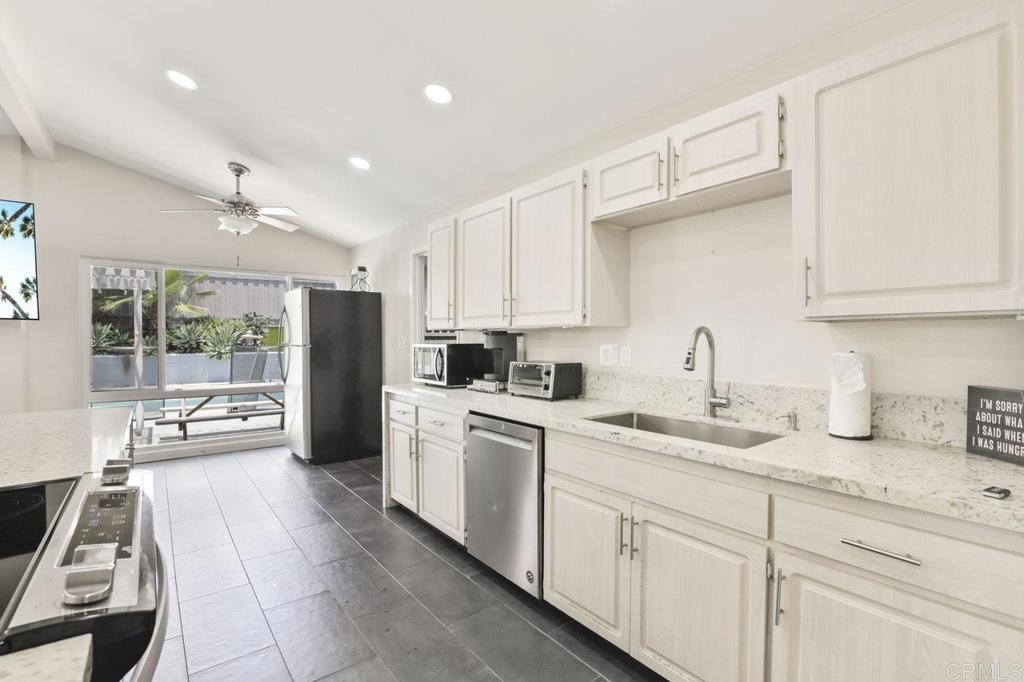 9452 Larrabee Avenue - photo 8