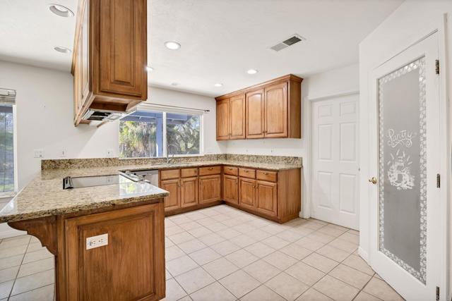 Detail Gallery Image 16 of 52 For 1420 Wilshire Rd, Fallbrook,  CA 92028 - 3 Beds | 2/1 Baths