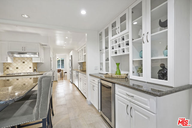 2452 N Altadena Drive, Altadena CA: https://media.crmls.org/mediaz/81f8c842-75cd-417d-9976-e5e8560dd71c.jpg